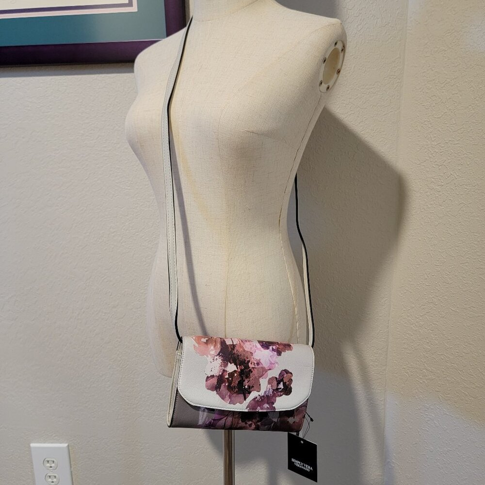 NWT Vera Wang Rose Cross Body Purse - NEW, with TAGS.  So cute and stylish!